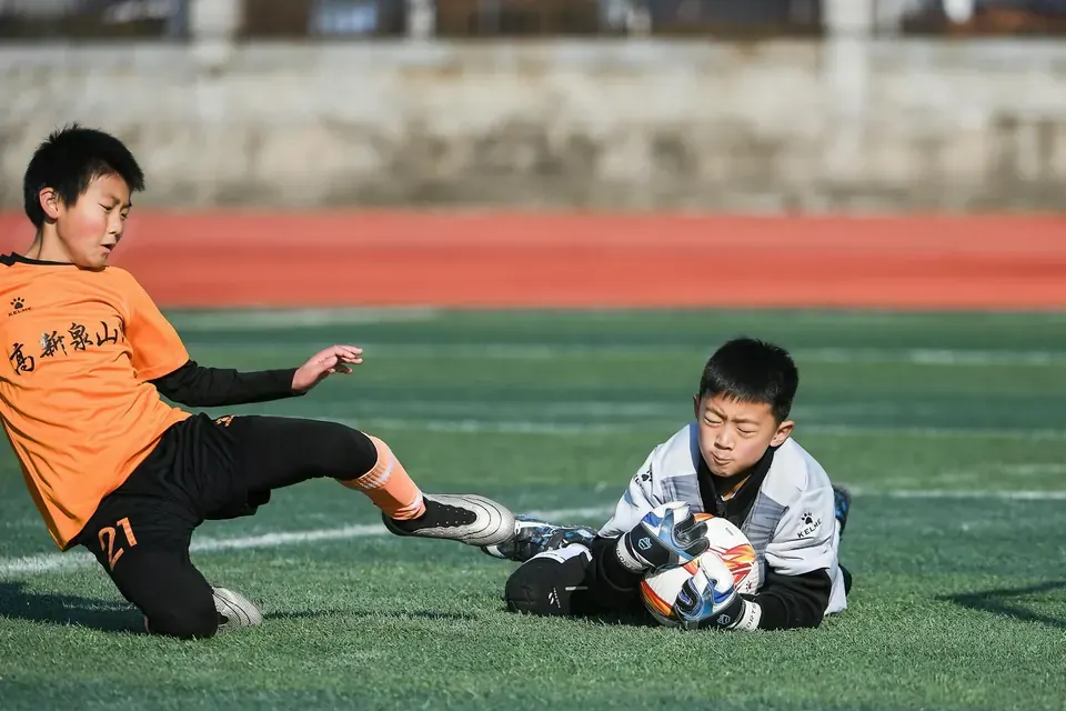 Tactical Context: Two Clubs on Divergent Paths